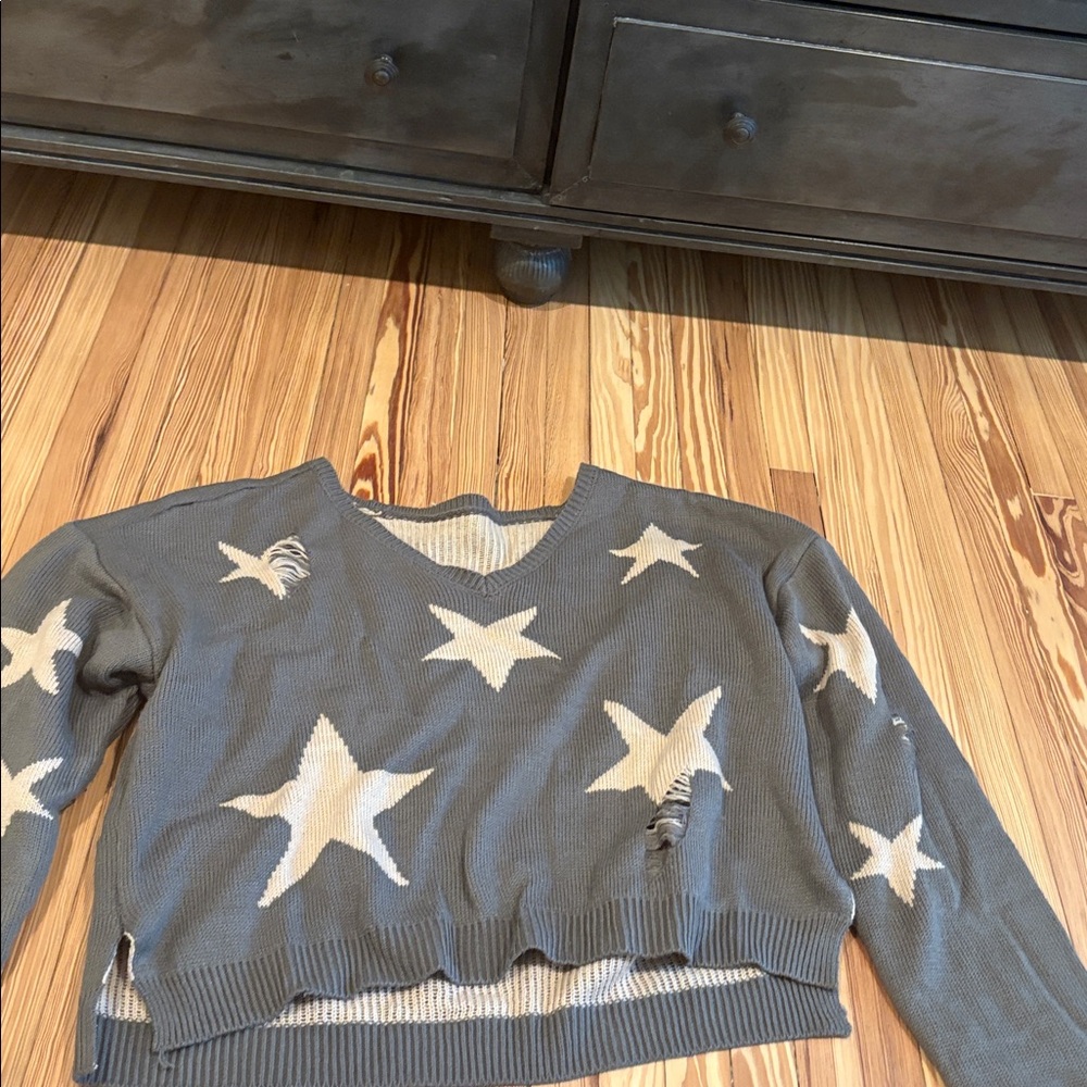 Gray Star Pattern Sweater - Picture 1 of 1